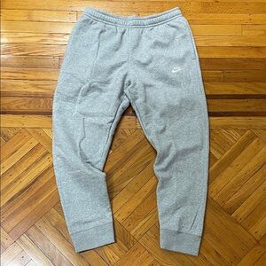 Nike Men's Light Gray Standard Fit Taper Length Joggers Size Large NWT